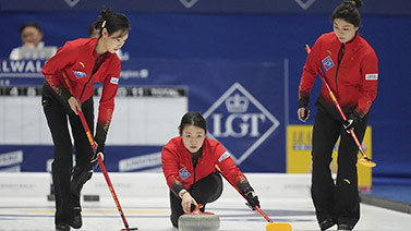 正是湖人持 正是湖人持